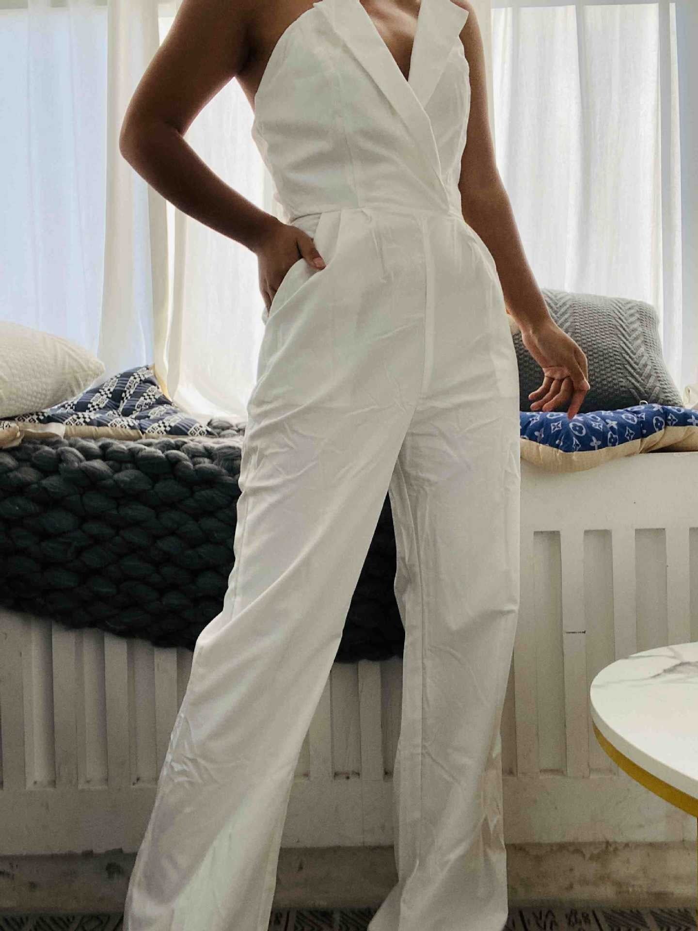 Jumpsuit mit schrägem Kragen und mittlerer Taille für einen stylischen Pendler-Jumpsuit